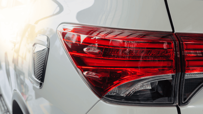 Detailed picture of rear headlights