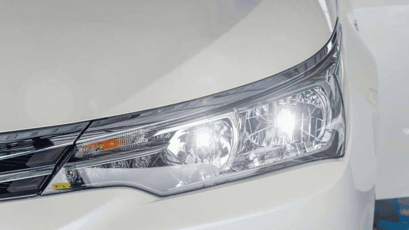 Bi-LED headlights offering minimal scattered brightness